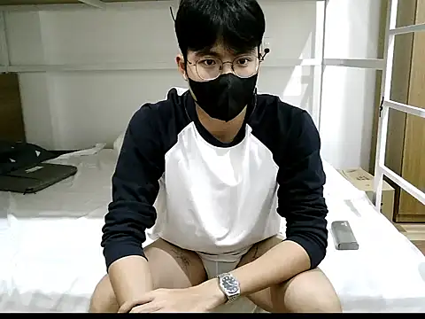 Snapshot of Gwencloudy chatting on 11/01/25, 04:20 Gwencloudy online show from 11/01/25, 04:20