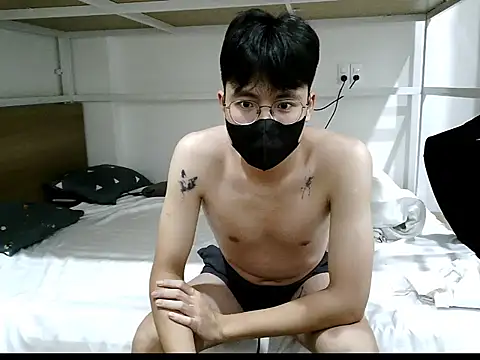 Snapshot of Gwencloudy chatting on 11/04/25, 03:00 Gwencloudy online show from 11/04/25, 03:00