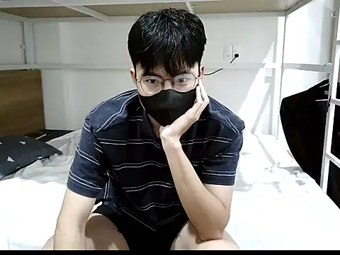 Snapshot of Gwencloudy chatting on 11/08/25, 04:18 Gwencloudy online show from 11/08/25, 04:18