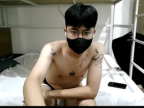 Snapshot of Gwencloudy chatting on 11/09/25, 05:11 Gwencloudy online show from 11/09/25, 05:11