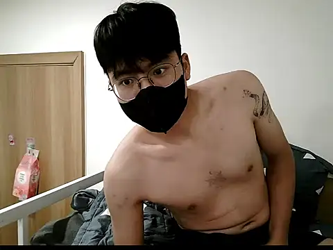 Snapshot of Gwencloudy chatting on 11/19/25, 02:28 Gwencloudy online show from 11/19/25, 02:28