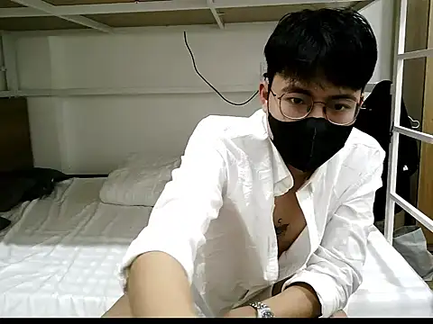 Snapshot of Gwencloudy chatting on 12/22/25, 04:09 Gwencloudy online show from 12/22/25, 04:09