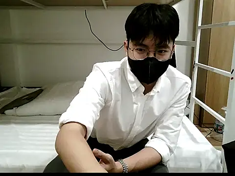 Snapshot of Gwencloudy chatting on 01/06/26, 05:38 Gwencloudy online show from 01/06/26, 05:38