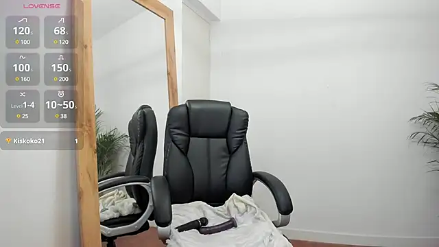 Snapshot of sofiah_ chatting on 03/19/25, 05:06 sofiah online show from 03/19/25, 05:06