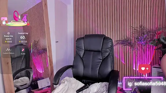 Snapshot of sofiah_ chatting on 10/09/25, 06:33 sofiah online show from 10/09/25, 06:33