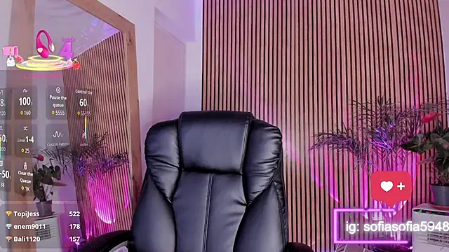 Snapshot of sofiah_ chatting on 10/11/25, 07:01 sofiah online show from 10/11/25, 07:01