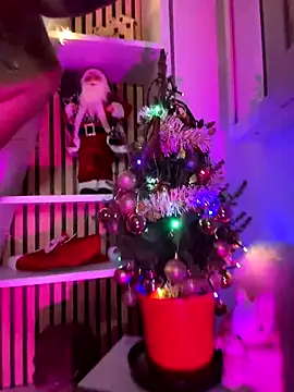 Snapshot of sofiah_ chatting on 12/20/25, 04:14 sofiah online show from 12/20/25, 04:14