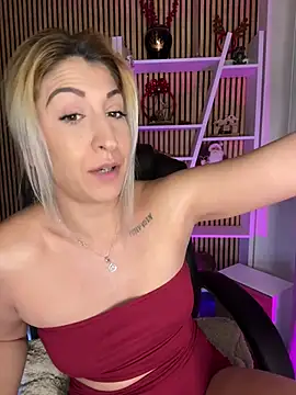 Snapshot of sofiah_ chatting on 01/11/26, 04:56 sofiah online show from 01/11/26, 04:56