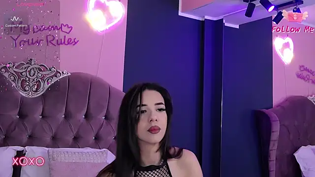 LaraKent online show from 04/15/26, 07:32