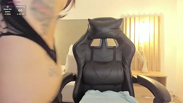 dark gotica online show from 11/15/25, 12:45