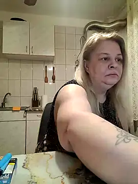 Snapshot of AriannaMilf chatting on 04/21/26, 03:02 AriannaMilf online show from 04/21/26, 03:02