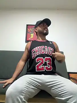 Snapshot of Juan_Castano chatting on 02/16/25, 11:16 Juan Castano online show from 02/16/25, 11:16