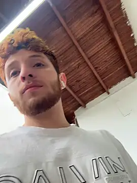 Snapshot of Juan_Castano chatting on 10/17/25, 10:34 Juan Castano online show from 10/17/25, 10:34