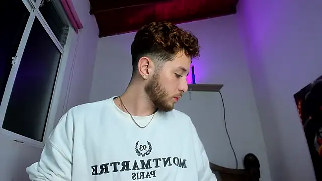 Snapshot of Juan_Castano chatting on 10/29/25, 08:16 Juan Castano online show from 10/29/25, 08:16