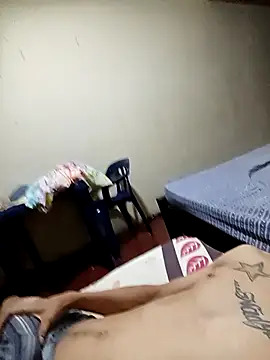 Snapshot of goldenboycol chatting on 11/22/25, 01:04 goldenboycol online show from 11/22/25, 01:04