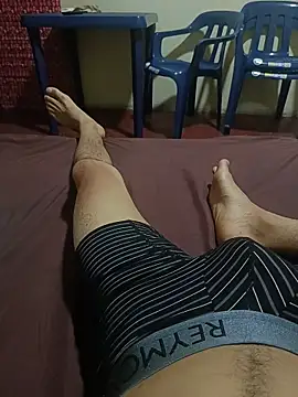 Snapshot of goldenboycol chatting on 12/20/25, 02:51 goldenboycol online show from 12/20/25, 02:51