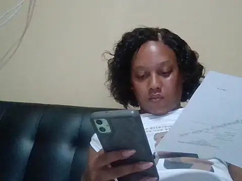 Snapshot of ShooingBunch chatting on 10/08/25, 01:09 ShooingBunch online show from 10/08/25, 01:09