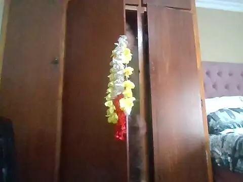 Snapshot of ShooingBunch chatting on 10/29/25, 09:44 ShooingBunch online show from 10/29/25, 09:44