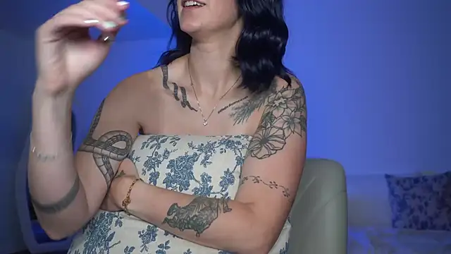 Snapshot of greydesire chatting on 10/10/25, 02:05 greydesire online show from 10/10/25, 02:05