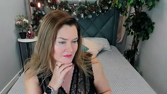 Snapshot of Adele_Russo chatting on 12/18/24, 04:06 Adele Russo online show from 12/18/24, 04:06