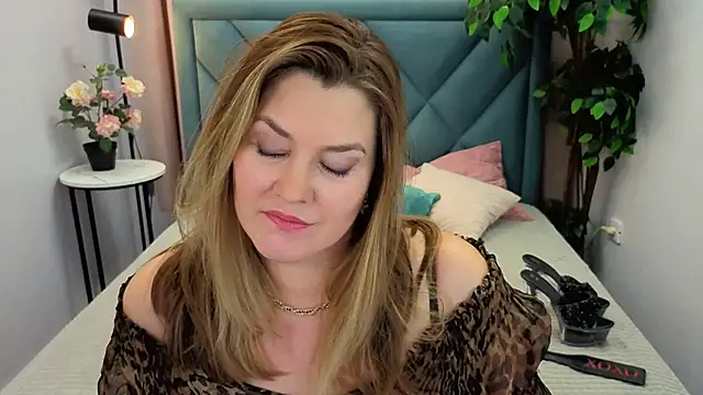 Adele Russo online show from 11/18/25, 04:33