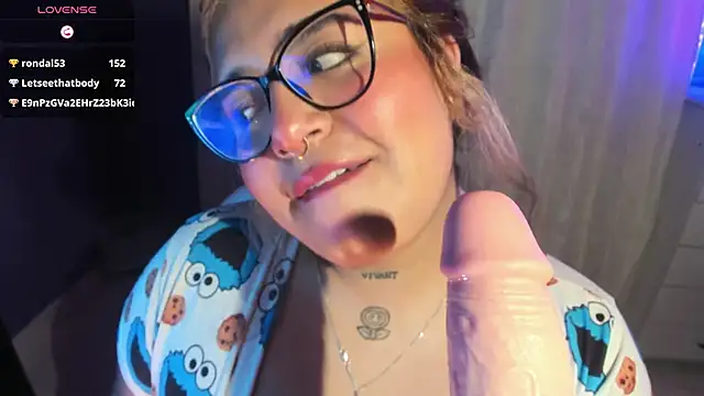 Snapshot of chloe_bonnet chatting on 01/11/25, 12:33 chloe bonnet online show from 01/11/25, 12:33