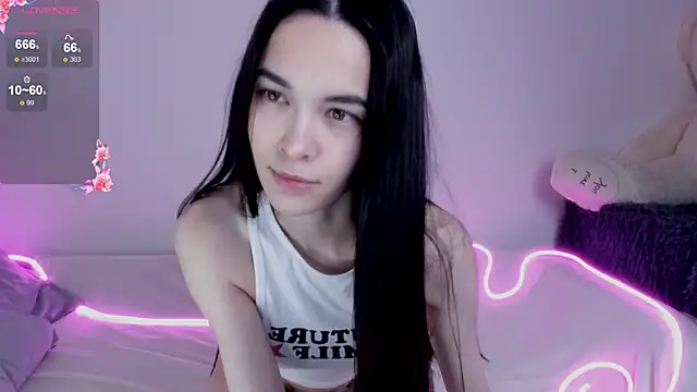 Snapshot of 666kisses chatting on 02/04/25, 07:00 666kisses online show from 02/04/25, 07:00