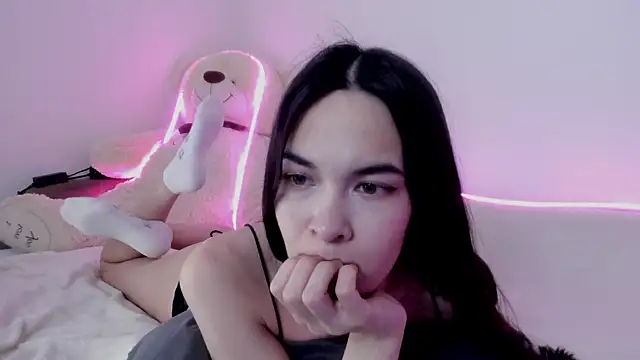 Snapshot of 666kisses chatting on 02/06/25, 08:56 666kisses online show from 02/06/25, 08:56