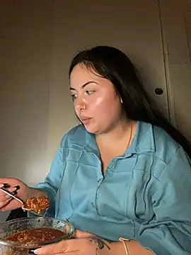 Snapshot of xocrybaby chatting on 01/05/25, 03:32 xocrybaby online show from 01/05/25, 03:32