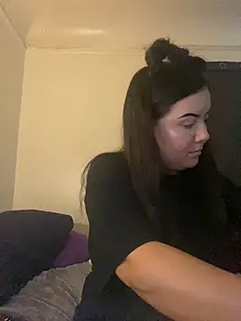 Snapshot of xocrybaby chatting on 10/05/25, 12:31 xocrybaby online show from 10/05/25, 12:31