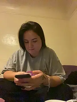 Snapshot of xocrybaby chatting on 10/27/25, 12:31 xocrybaby online show from 10/27/25, 12:31