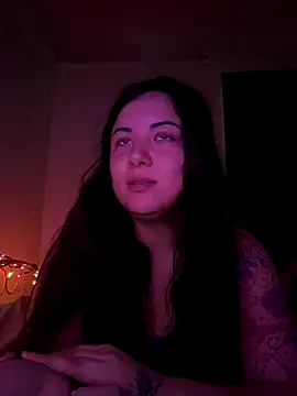 Snapshot of xocrybaby chatting on 11/25/25, 05:02 xocrybaby online show from 11/25/25, 05:02