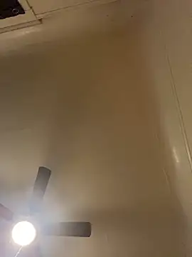 Snapshot of xocrybaby chatting on 11/30/25, 10:25 xocrybaby online show from 11/30/25, 10:25