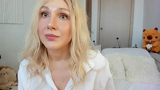 Snapshot of CarolMay chatting on 07/21/26, 07:32 CarolMay online show from 07/21/26, 07:32