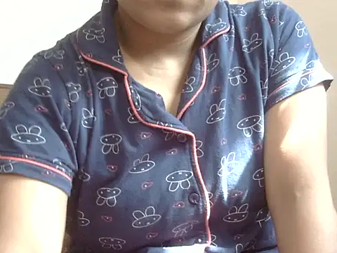 Snapshot of shekira99 chatting on 09/27/25, 03:44 shekira99 online show from 09/27/25, 03:44