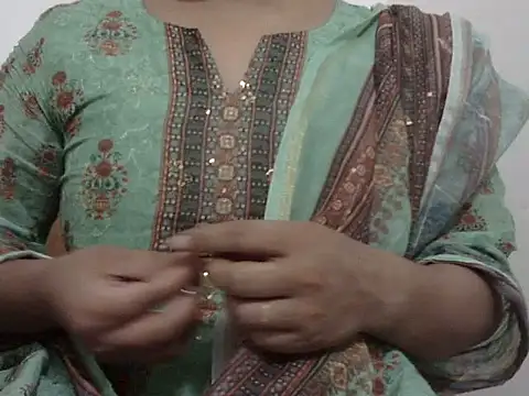 Snapshot of shekira99 chatting on 11/12/25, 03:01 shekira99 online show from 11/12/25, 03:01