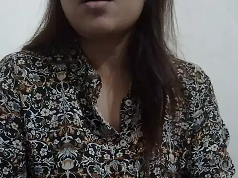 Snapshot of shekira99 chatting on 11/17/25, 08:58 shekira99 online show from 11/17/25, 08:58