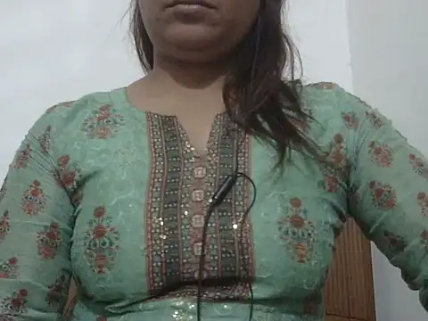 Snapshot of shekira99 chatting on 02/17/26, 08:48 shekira99 online show from 02/17/26, 08:48