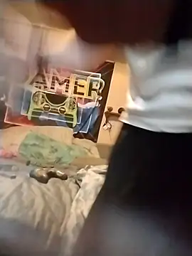 Snapshot of j_hollywood91 chatting on 11/17/25, 01:22 j hollywood91 online show from 11/17/25, 01:22