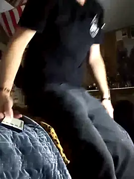 Snapshot of j_hollywood91 chatting on 11/19/25, 08:42 j hollywood91 online show from 11/19/25, 08:42