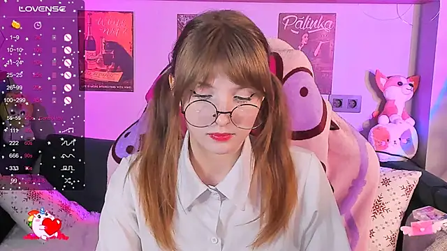 Snapshot of AliceLanley chatting on 12/04/24, 12:03 AliceLanley online show from 12/04/24, 12:03