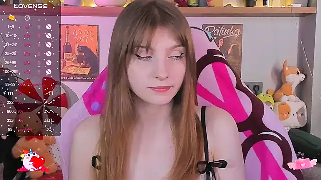 Snapshot of AliceLanley chatting on 12/18/24, 12:51 AliceLanley online show from 12/18/24, 12:51