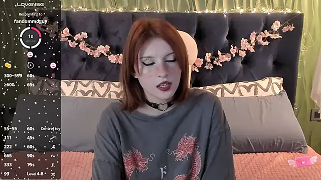 Snapshot of AliceLanley chatting on 10/10/25, 11:42 AliceLanley online show from 10/10/25, 11:42