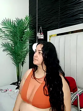 Snapshot of lucia_vonne_ chatting on 01/11/25, 01:01 lucia vonne online show from 01/11/25, 01:01