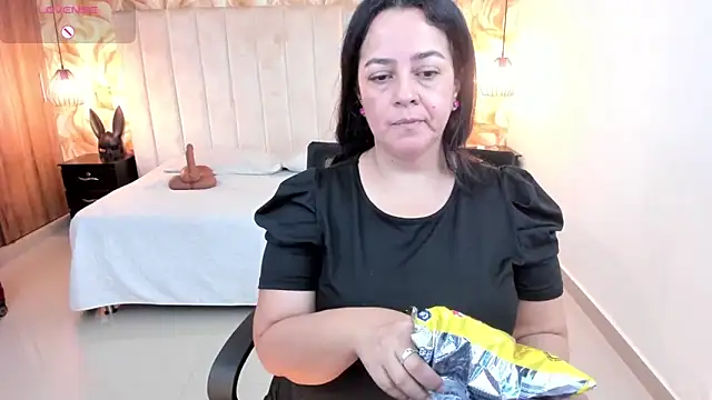 lucia vonne  online show from 02/12/26, 08:26