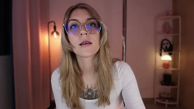 Dakotaa  online show from 11/30/25, 04:49