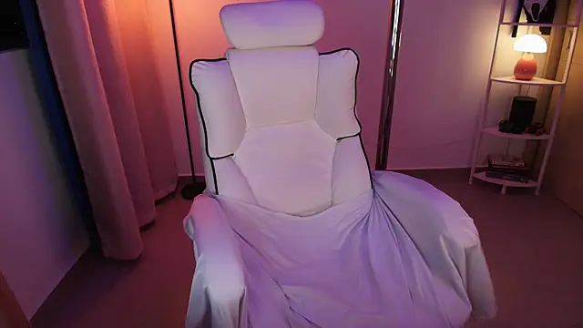 Dakotaa  online show from 12/14/25, 03:01