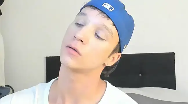 Snapshot of angelcortes chatting on 12/05/24, 01:25 angelcortes online show from 12/05/24, 01:25