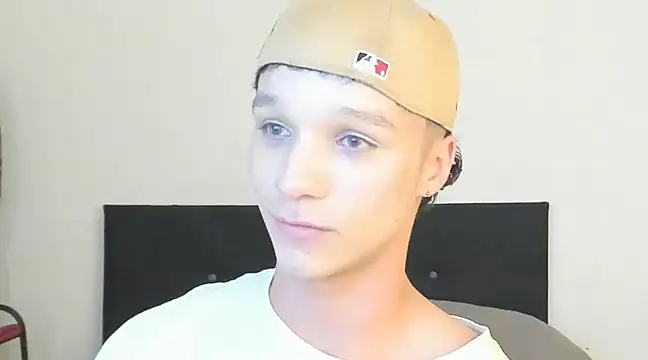 Snapshot of angelcortes chatting on 12/18/24, 10:46 angelcortes online show from 12/18/24, 10:46