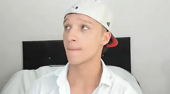 angelcortes online show from 12/24/24, 02:01